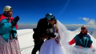 Paar heiratet in 6.000 Metern Höhe