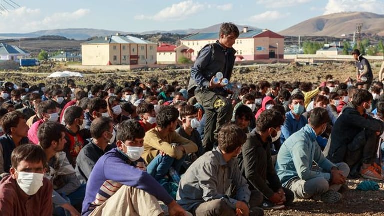 Flüchtlinge aus Afghanistan, Pakistan und dem Iran in der Türkei: Die türkische Regierung fordert eine Erneuerung des EU-Deals.