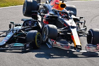 Der Crash in Monza: Der Red Bull von Max Verstappen (o.) landete auf dem Mercedes von Lewis Hamilton.