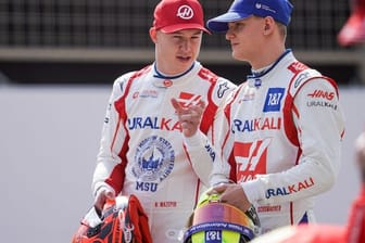 Teamkollegen und Rivalen: Der Russe Nikita Masepin (l) und Mick Schumacher vom Haas F1 Team.