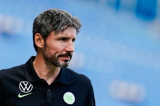 Will den VfL Wolfsburg in der Spitze etablieren: Trainer Mark van Bommel.