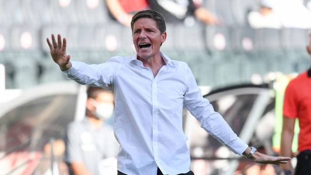 Frankfurts Cheftrainer Oliver Glasner wartet weiter auf einen Sieg.