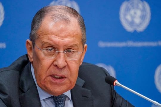 Sergej Lawrow, Außenminister von Russland, spricht bei einer Pressekonferenz bei der 76.