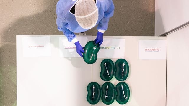Die Gesundheitsämter haben dem RKI binnen eines Tages 7774 Corona-Neuinfektionen gemeldet. Die Gesundheitsämter haben dem RKI binnen eines Tages 7774 Corona-Neuinfektionen gemeldet.