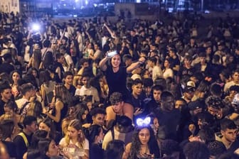 Partys im Freien, oft mit viel Alkohol, die in Spanien "Botellones" genannt werden, sind eigentlich verboten.