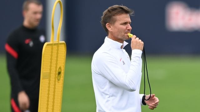 Leipzigs Trainer Jesse Marsch leitet das Training vor dem Spiel gegen den FC Brügge.