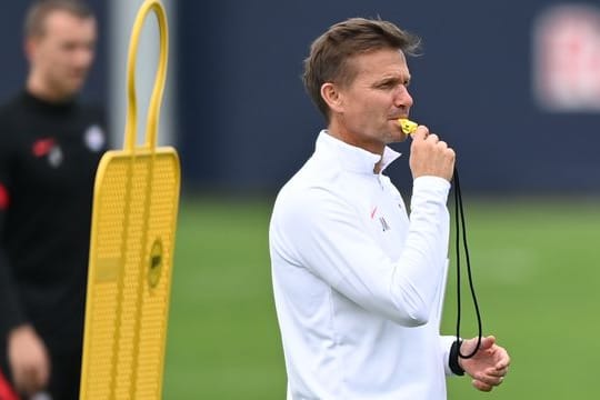 Leipzigs Trainer Jesse Marsch leitet das Training vor dem Spiel gegen den FC Brügge.