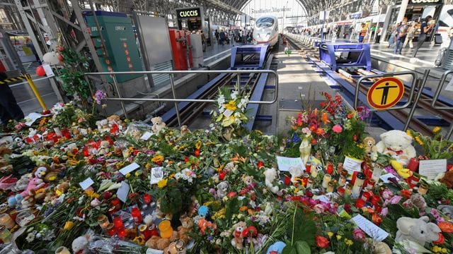Erinnerung an den getöteten Jungen im Frankfurter Hauptbahnhof.