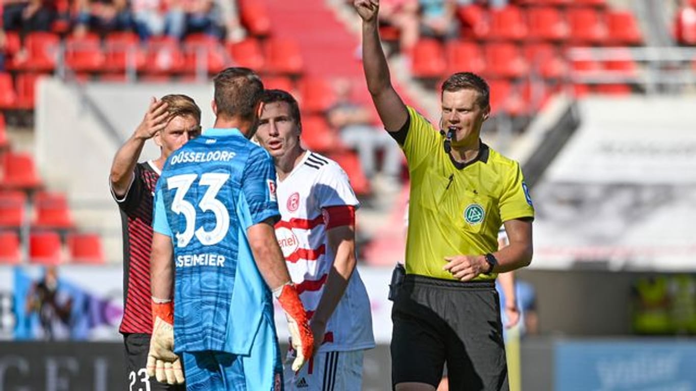 Fortuna Düsseldorfs Torwart Florian Kastenmeier sah in der Partie beim FC Ingolstadt die Rote Karte.