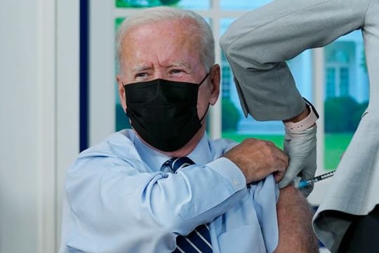 US-Präsident Joe Biden erhält seine Corona-Impfung Nr.