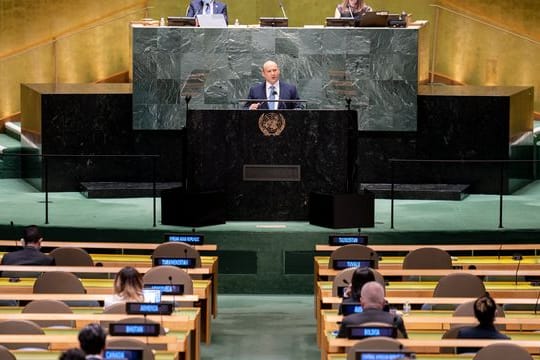 Naftali Bennett, Premierminister von Israel, spricht bei der 76.