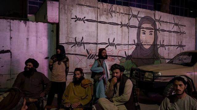 Die Taliban akzeptieren nur Gesetze, die der Scharia entsprechen.