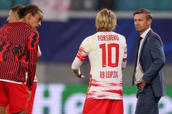 Leipzigs Trainer Jesse Marsch (r) war negativ überrascht vom Einbruch seiner Mannschaft.