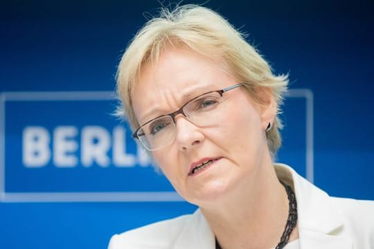 Petra Michaelis, bisherige Berliner Landeswahlleiterin, stellt nach zahlreichen Pannen bei der Wahl am vergangenen Sonntag ihr Amt zur Verfügung.