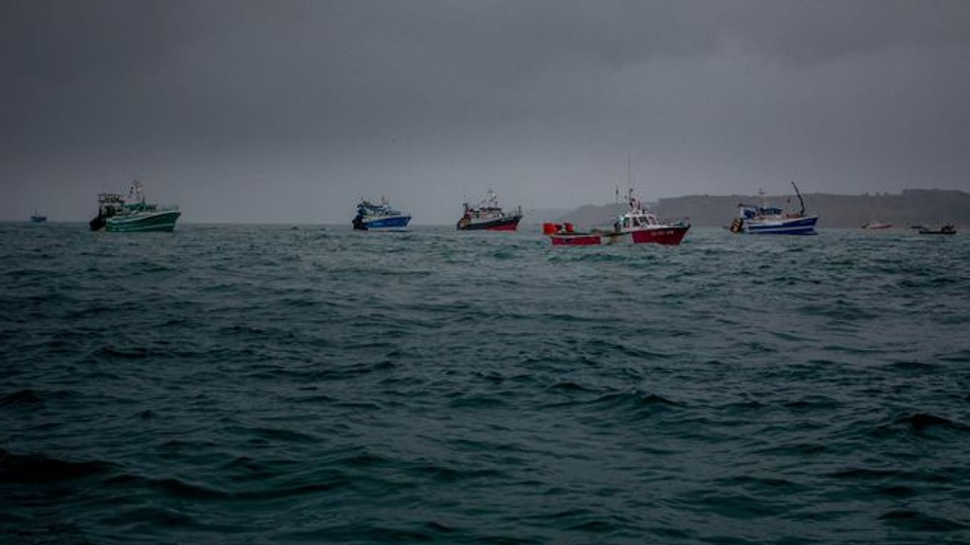 Französischen Fischerboote auf dem Ärmelkanal.