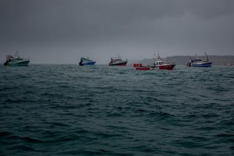 Französischen Fischerboote auf dem Ärmelkanal.