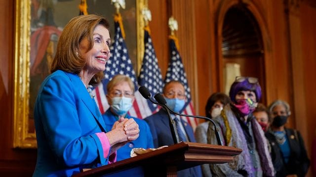 Die Sprecherin des Repräsentantenhauses, Nancy Pelosi, spricht in Washington. Die Sprecherin des Repräsentantenhauses, Nancy Pelosi, spricht in Washington.