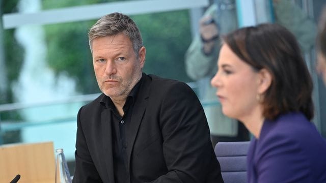 Die Bundesvorsitzenden von Bündnis 90/Die Grünen: Annalena Baerbock und Robert Habeck. Die Bundesvorsitzenden von Bündnis 90/Die Grünen: Annalena Baerbock und Robert Habeck.