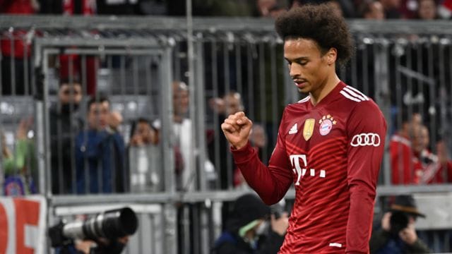 Leroy Sané wollte eigentlich flanken und traf ins Tor.