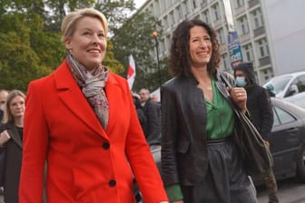 SPD-Spitzenkandidatin Franziska Giffey (l.