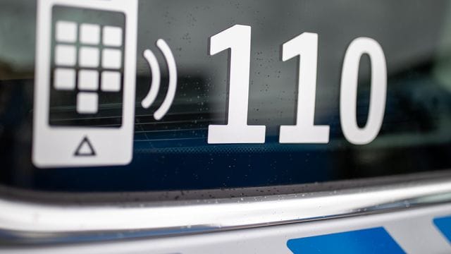 Unter dem Hastag #Polizei110 läuft ein bundesweiter Twitter-Marathon der Polizei. Unter dem Hastag #Polizei110 läuft ein bundesweiter Twitter-Marathon der Polizei.