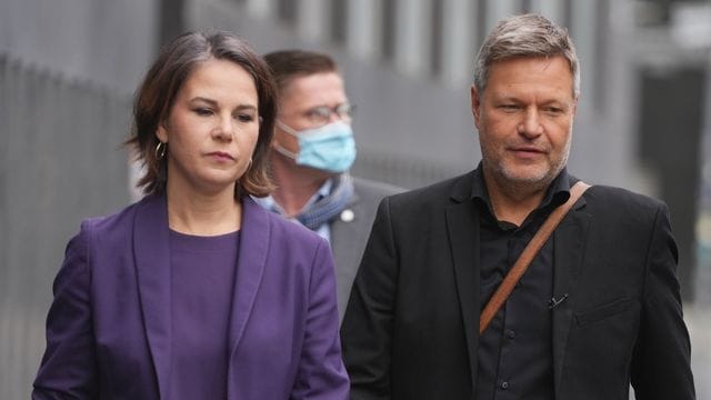 Grünen-Doppelspitze Annalena Baerbock und Robert Habeck einen Tag nach der Bundestagswahl. Grünen-Doppelspitze Annalena Baerbock und Robert Habeck einen Tag nach der Bundestagswahl.