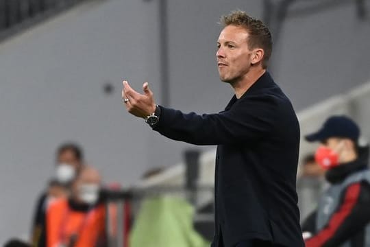 Bayern-Trainer Julian Nagelsmann muss Benjamin Pavard ersetzen.