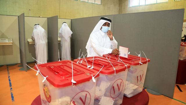 Stimmabgabe in einem Wahllokal in Doha.