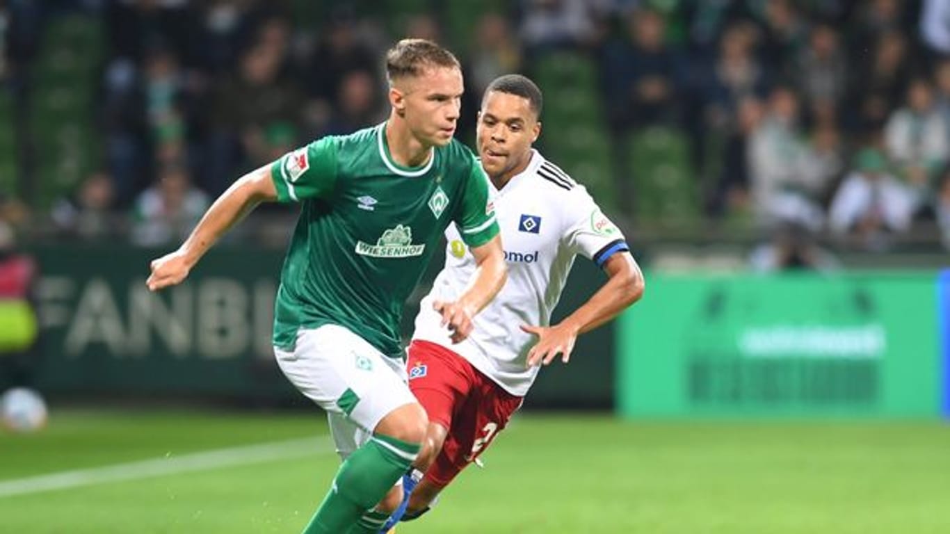 Niklas Schmidt bleibt beim SV Werder Bremen.