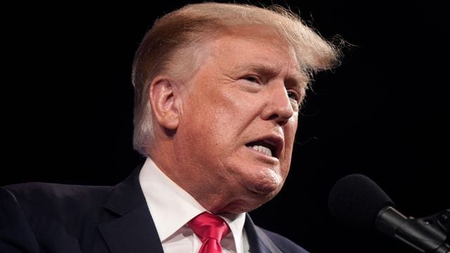 Der Ex-US-Präsident Donald Trump geht gegen Twitter vor.