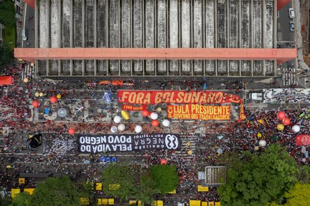 In Sao Paulo fordern Demonstranten die Amtsenthebung von Jair Bolsonaro: Brasiliens Präsident steht unter anderem wegen seines Umgangs mit der Corona-Pandemie in der Kritik.