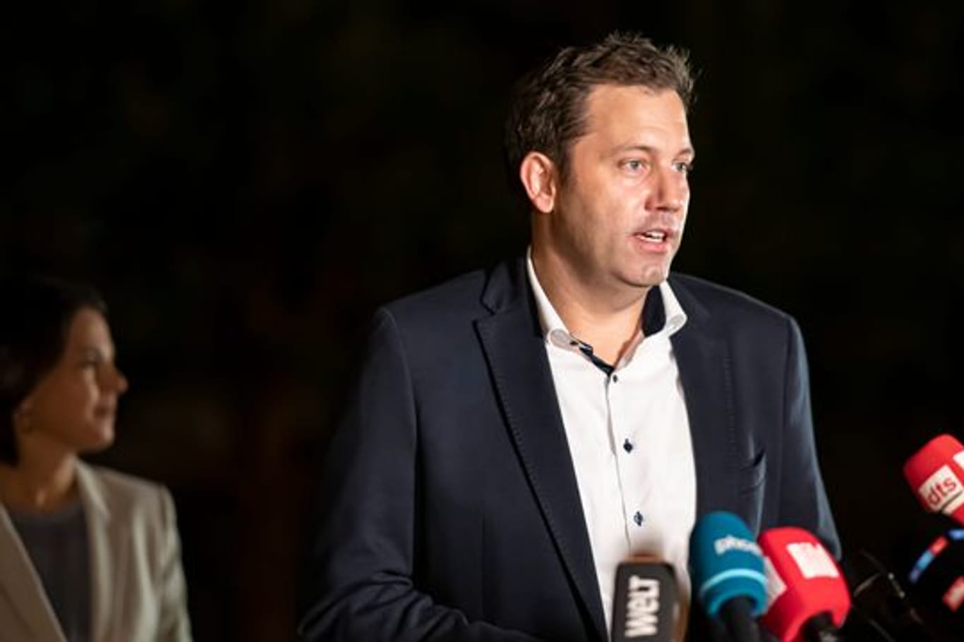 SPD-Generalsekretär Lars Klingbeil wünscht sich baldige Dreiergespräche mit Grünen und FDP.