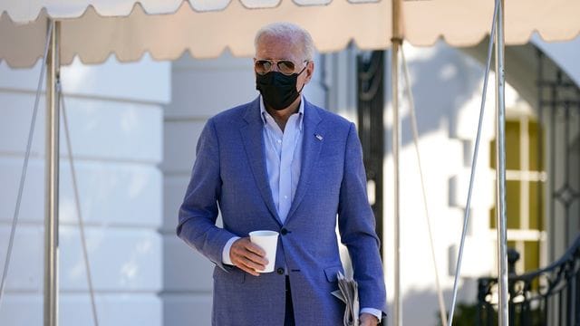 Joe Biden, Präsident der USA, auf dem Südrasen des Weißen Hauses. Joe Biden, Präsident der USA, auf dem Südrasen des Weißen Hauses.