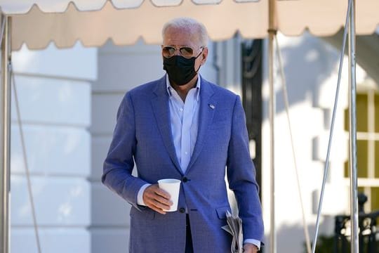 Joe Biden, Präsident der USA, auf dem Südrasen des Weißen Hauses.