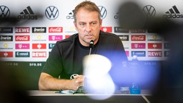 Bundestrainer Hansi Flick möchte ein noch besseres Zusammenspiel zwischen dem DFB und den Vereinen erreichen. Bundestrainer Hansi Flick möchte ein noch besseres Zusammenspiel zwischen dem DFB und den Vereinen erreichen.