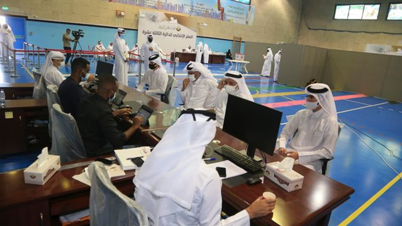 Ein Wahllokal in Doha.