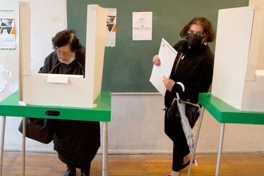 Ein Wahllokal in Tiflis.