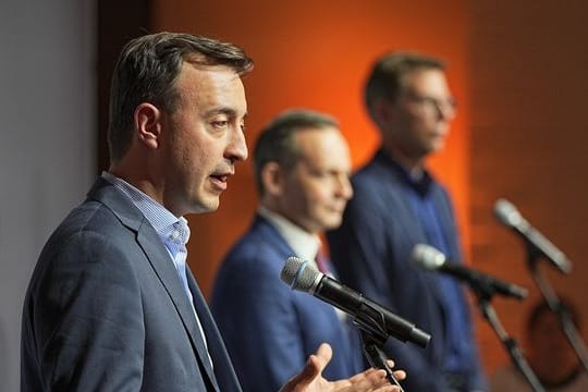 CDU-Generalsekretär Paul Ziemiak (l-r), FDP-Generalsekretär Volker Wissing und CSU-Generalsekretär Markus Blume geben nach den Sondierungsgesprächen zwischen CDU/CSU und FDP ein Pressestatement ab.