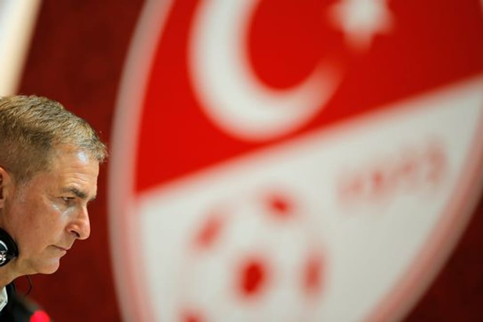 Stefan Kuntz bei einer Pressekonferenz nach seiner Ernennung zum Cheftrainer der türkischen Fußballnationalmannschaft.