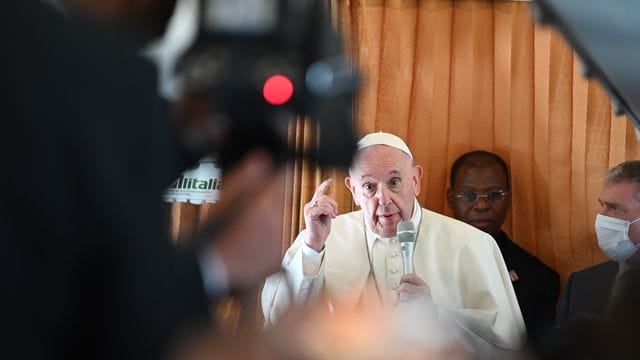 "Wir wollen sie mit unserem Engagement und unserer geistlichen Nähe begleiten": Papst Franziskus. "Wir wollen sie mit unserem Engagement und unserer geistlichen Nähe begleiten": Papst Franziskus.