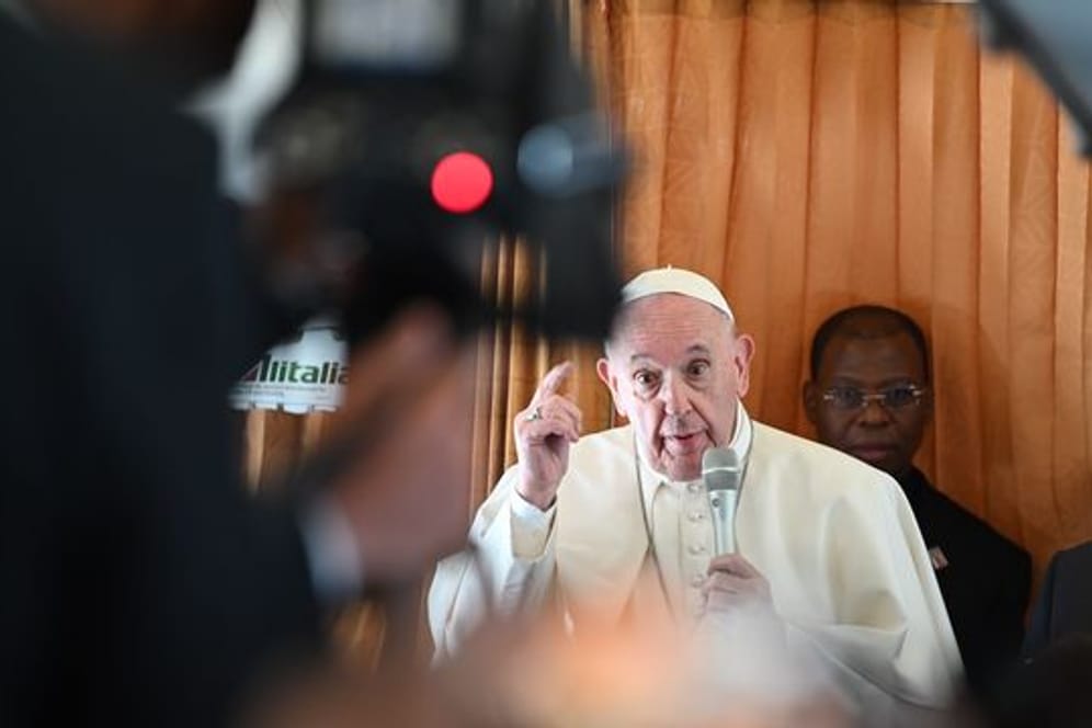 "Wir wollen sie mit unserem Engagement und unserer geistlichen Nähe begleiten": Papst Franziskus.