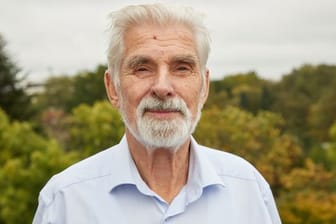 Klimaforscher Klaus Hasselmann ist von seiner Auszeichnung mit dem Physik-Nobelpreis völlig überrascht worden.