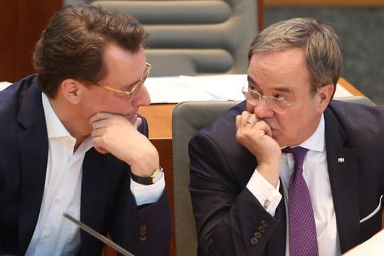 Armin Laschet empfiehlt NRW-Verkehrsminister Hendrik Wüst (l) als seinen Nachfolger im Amt des Ministerpräsidenten.