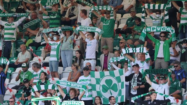 Zum nächsten Heimspiel könnte der Sportpark Ronhof wieder voller Fürther Fans sein. Zum nächsten Heimspiel könnte der Sportpark Ronhof wieder voller Fürther Fans sein.