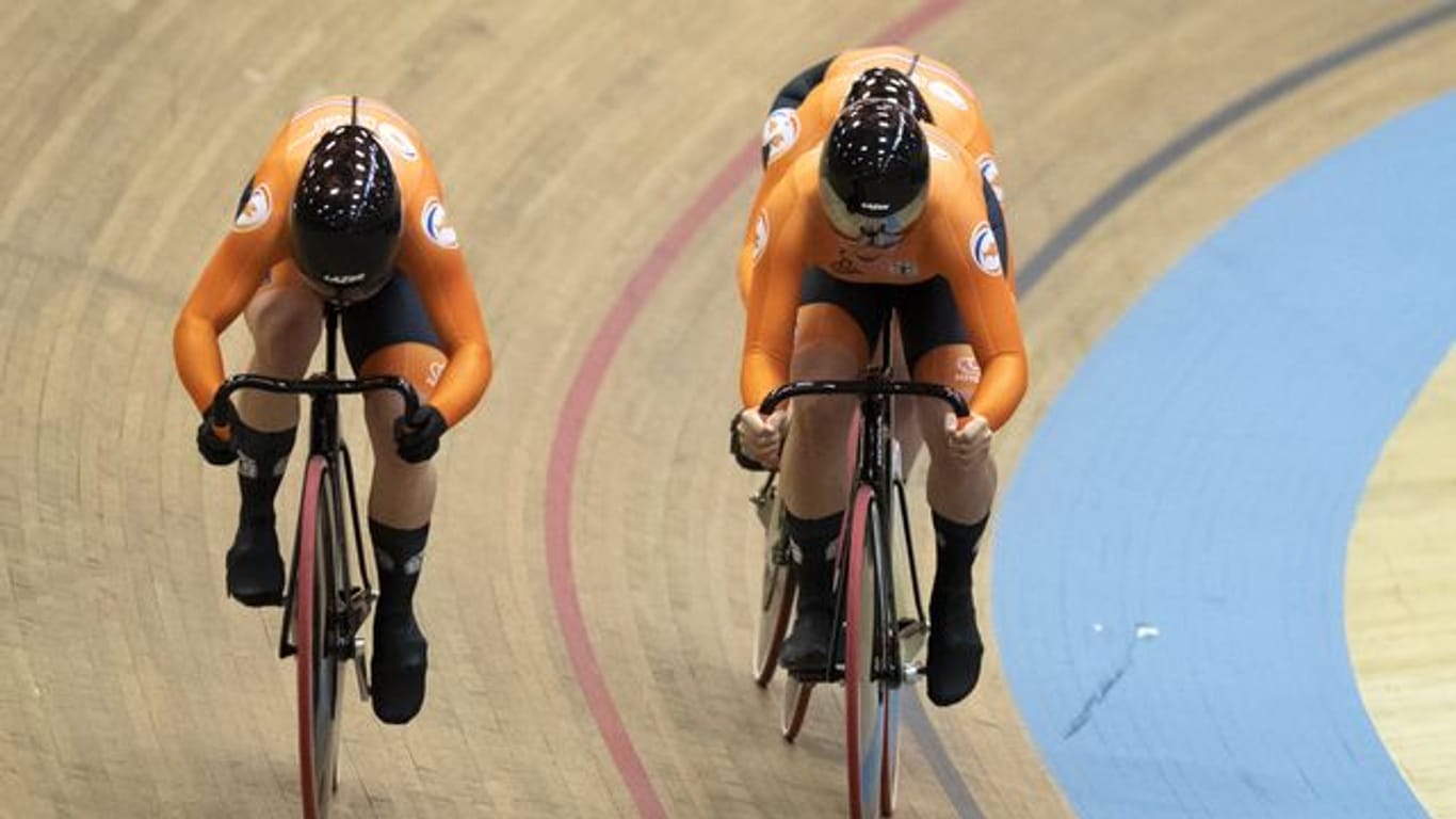 Team Niederlande mit Shanne Braspenninxcx, Kyra Lamberink und Steffie van der Peet in Aktion .