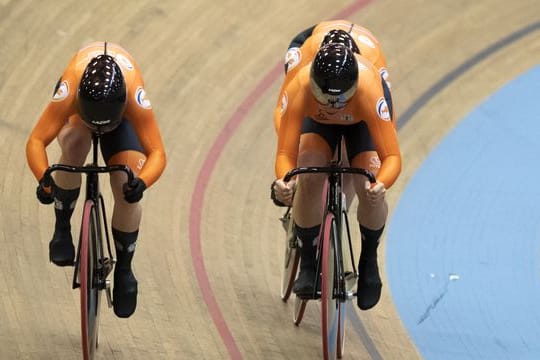 Team Niederlande mit Shanne Braspenninxcx, Kyra Lamberink und Steffie van der Peet in Aktion .