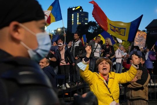 Tausende gingen auf die Straße und forderten den Rücktritt der Regierung.