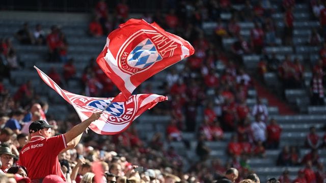 Der FC Bayern München will wieder in einer vollen Allianz Arena spielen. Der FC Bayern München will wieder in einer vollen Allianz Arena spielen.