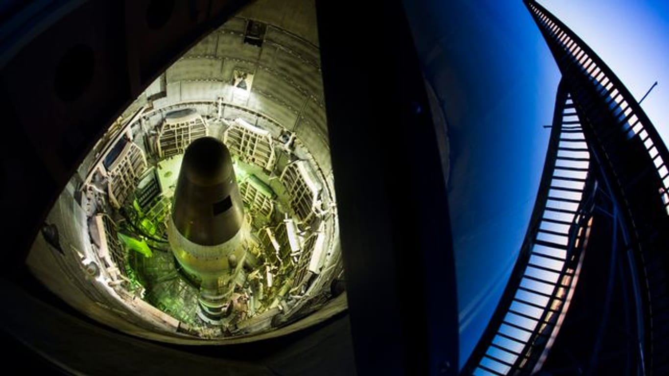 Eine Titan-II-Rakete der USA in einem Raketensilo in einem Museum in Sahuarita.