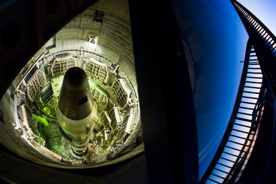 Eine Titan-II-Rakete der USA in einem Raketensilo in einem Museum in Sahuarita.